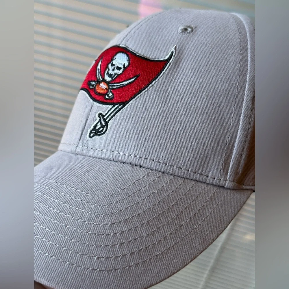 nfl tampa bay buccaneers hat Gray Flag Embroidery Patch Adult One Size